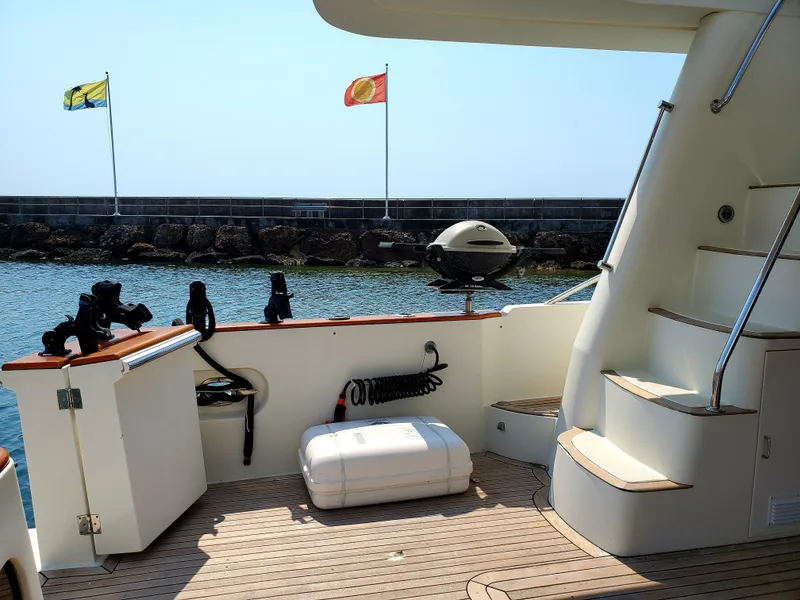 Cockpit to port