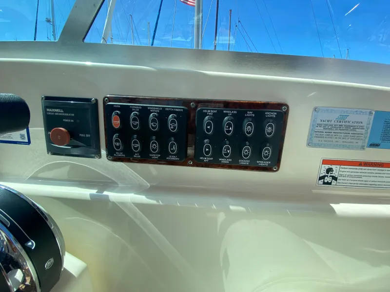 2003 Pursuit 2865 Denali
