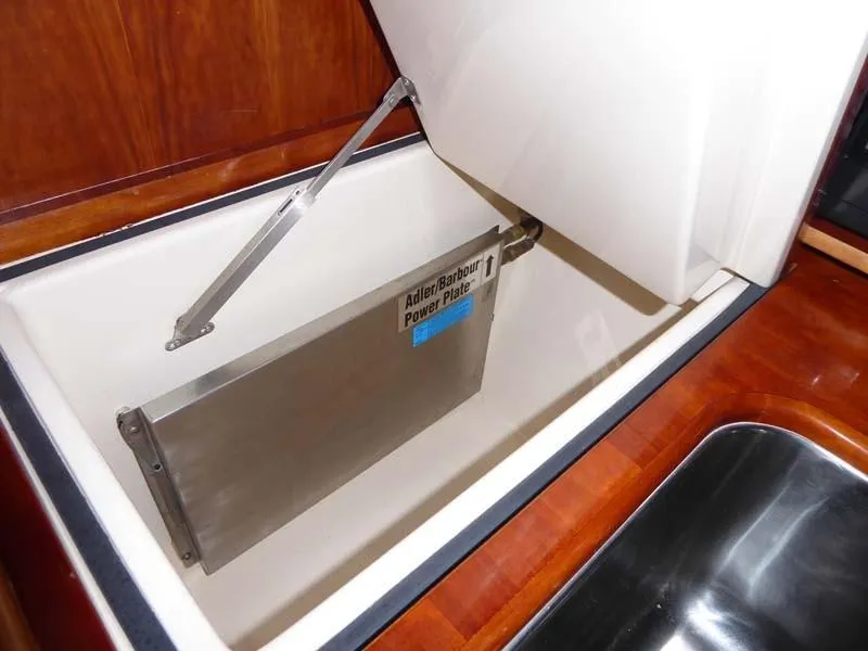 2003 Hinckley Picnic Boat 36 EP
