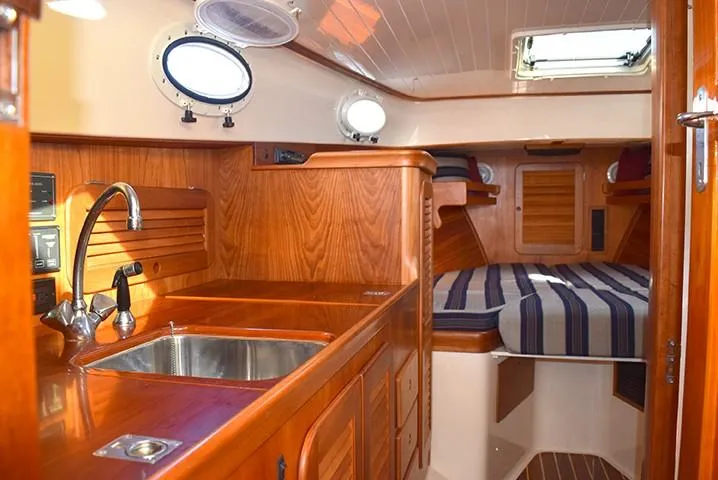 2003 Hinckley Picnic Boat 36 EP