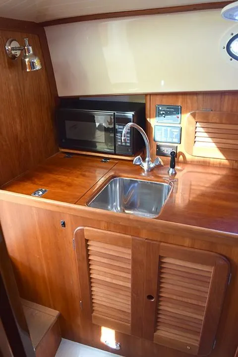 2003 Hinckley Picnic Boat 36 EP