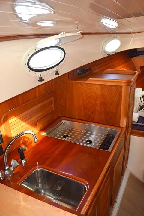 2003 Hinckley Picnic Boat 36 EP