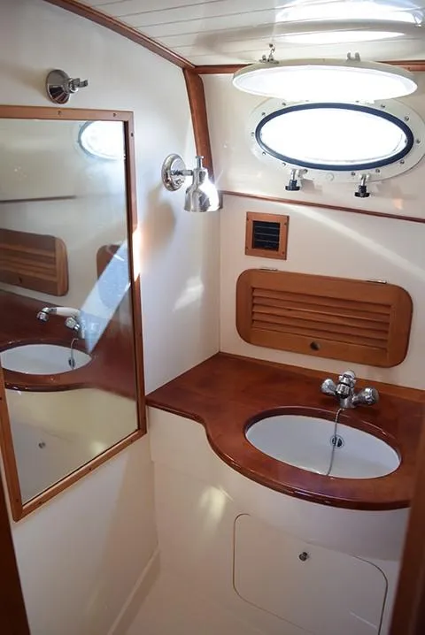 2003 Hinckley Picnic Boat 36 EP