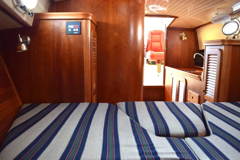 2003 Hinckley Picnic Boat 36 EP