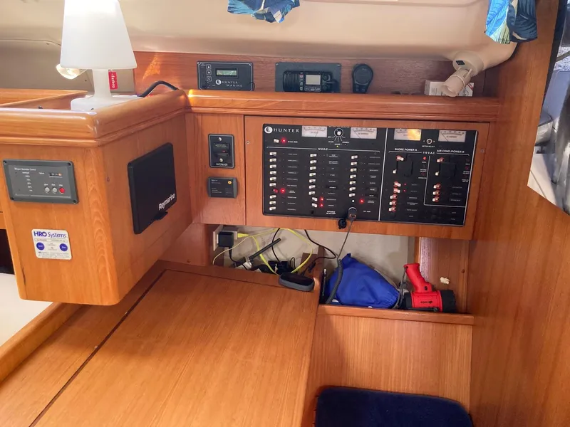 2003 Hunter 466