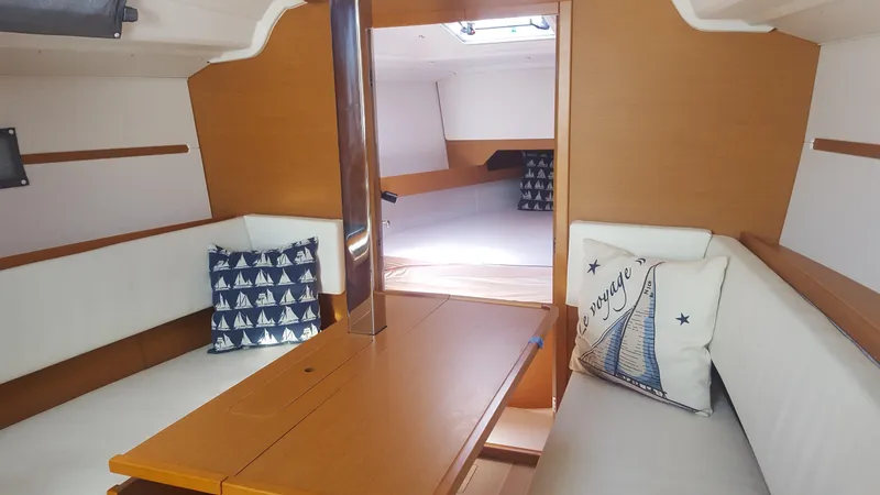 Main cabin looking to v-berth