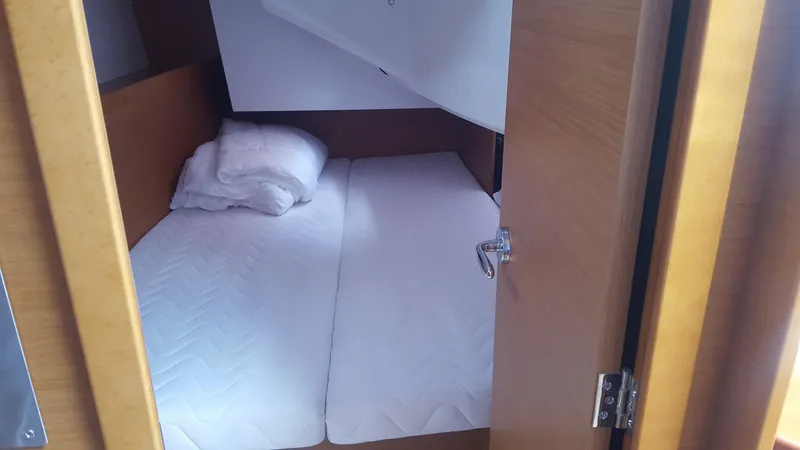 Aft berth