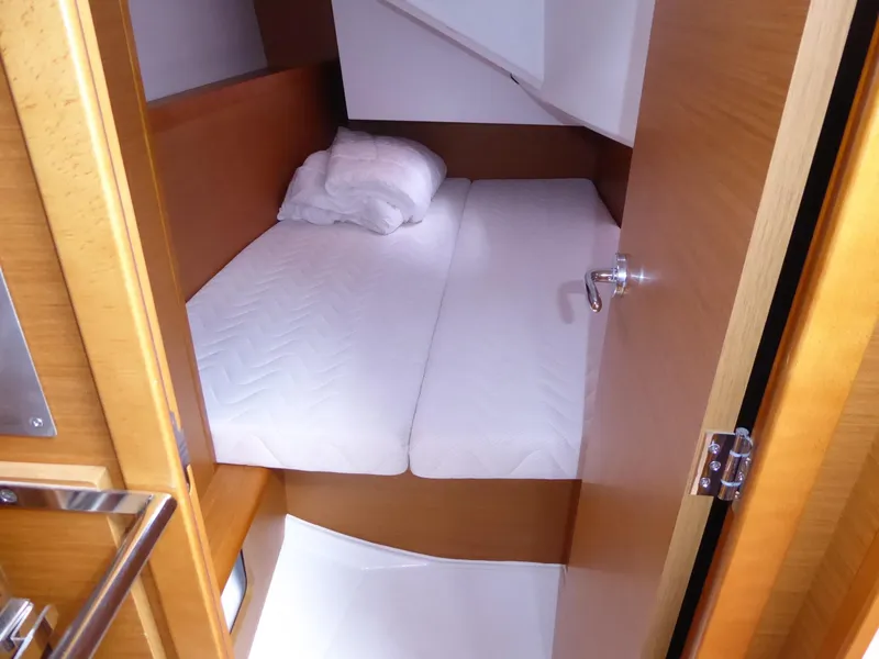 Aft berth