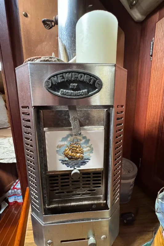 Newport Dickinson stove in 1985 Catalina 36 MK1 boat.