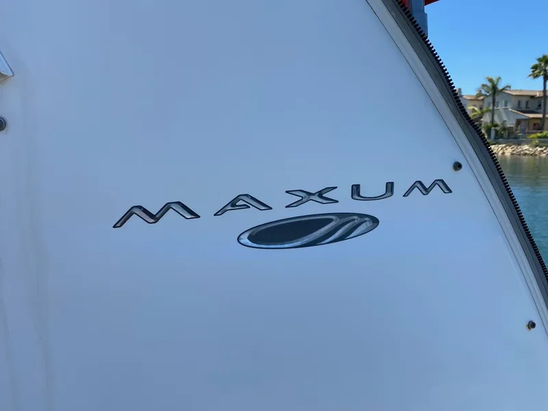 2005 Maxum 3100 SCR