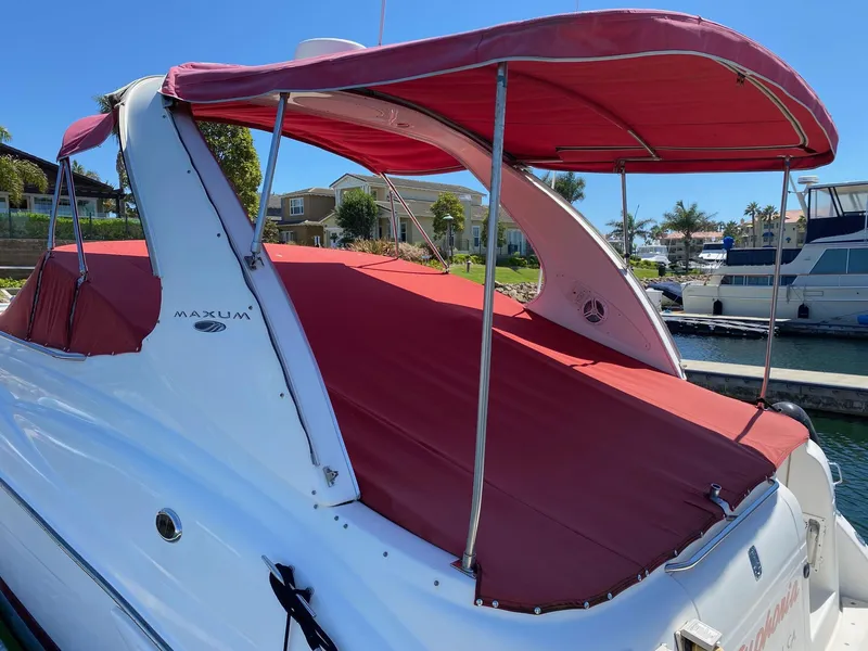 2005 Maxum 3100 SCR