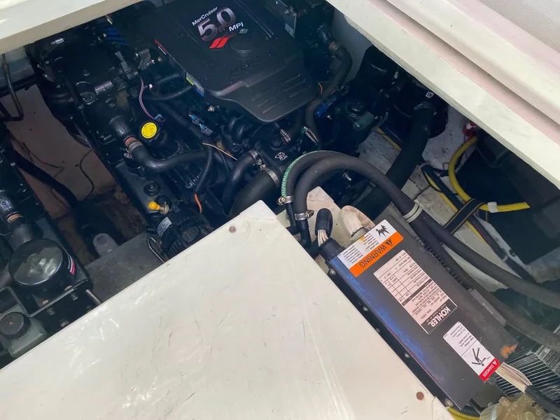 2005 Maxum 3100 SCR