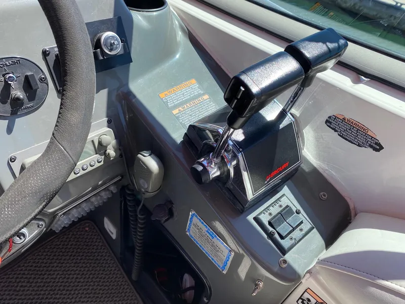 2005 Maxum 3100 SCR