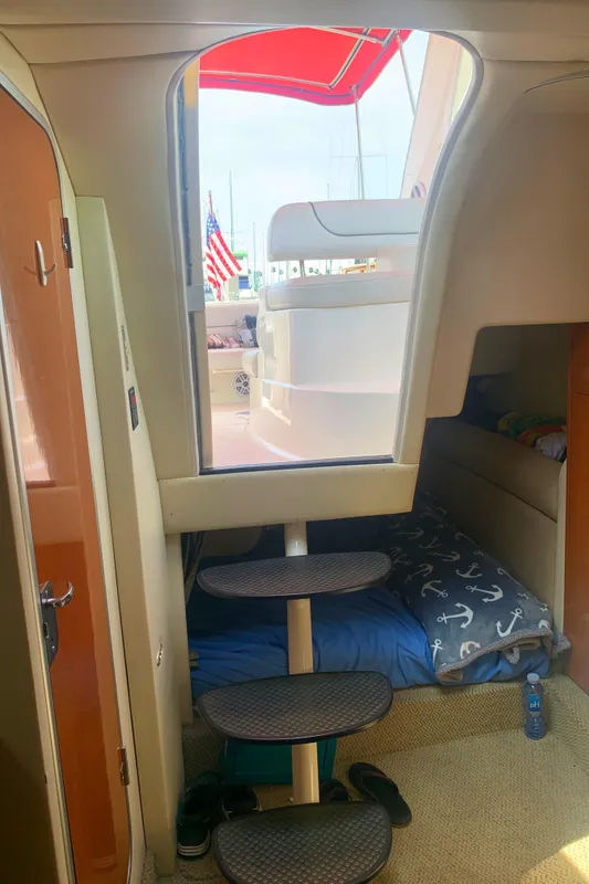 2005 Maxum 3100 SCR