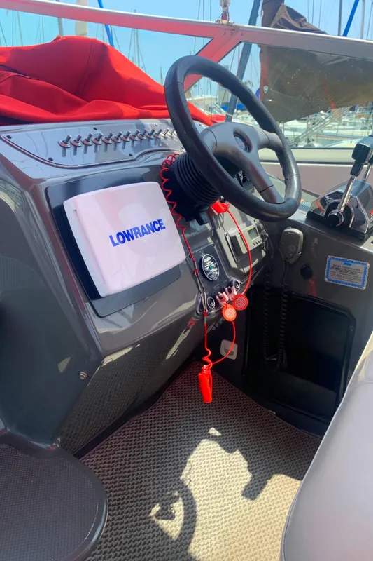 2005 Maxum 3100 SCR