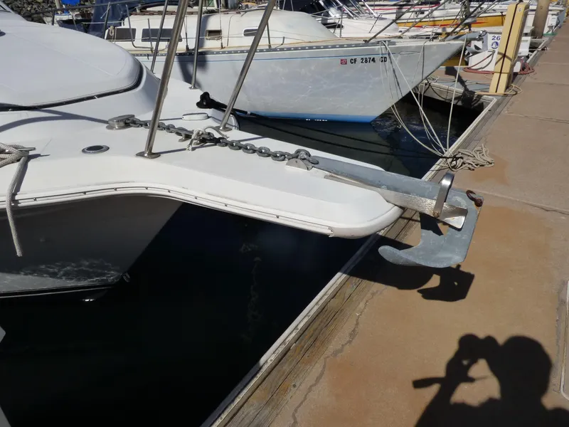 1997 Carver 28 Mid Cabin with Hardtop