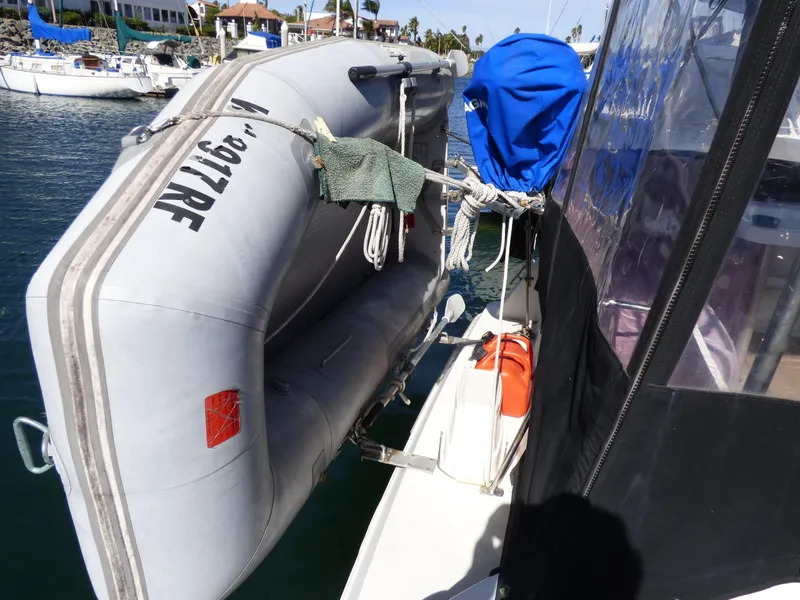 1997 Carver 28 Mid Cabin with Hardtop