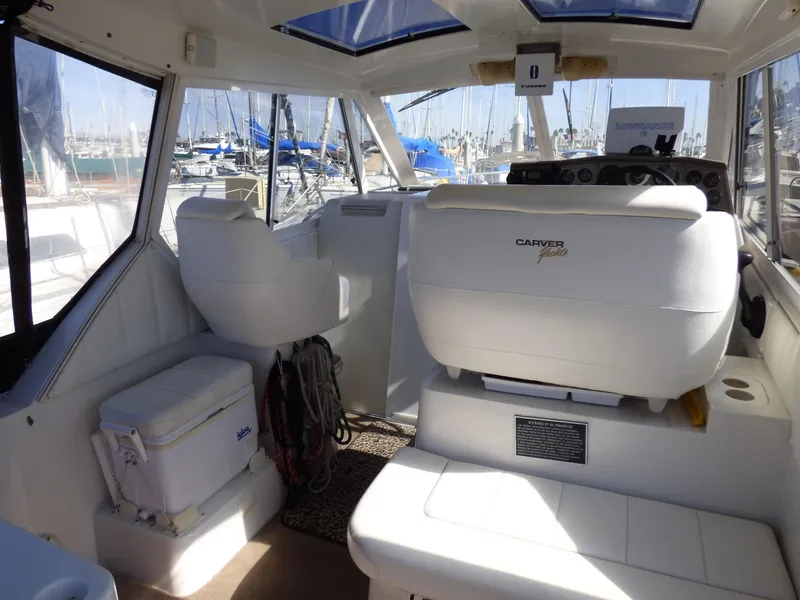 1997 Carver 28 Mid Cabin with Hardtop