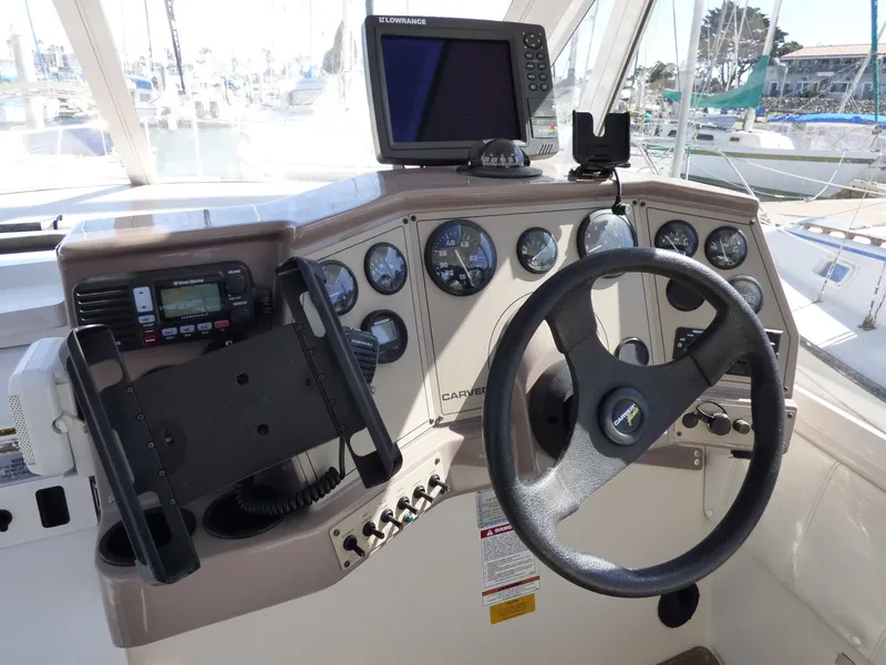 1997 Carver 28 Mid Cabin with Hardtop
