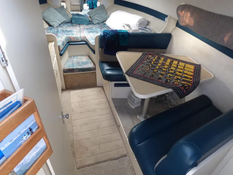 1997 Carver 28 Mid Cabin with Hardtop