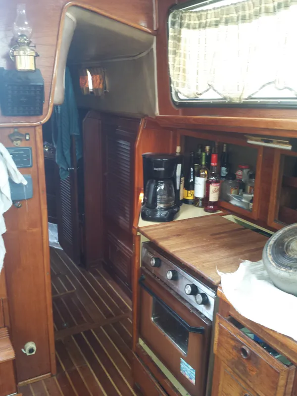 1976 Islander Freeport