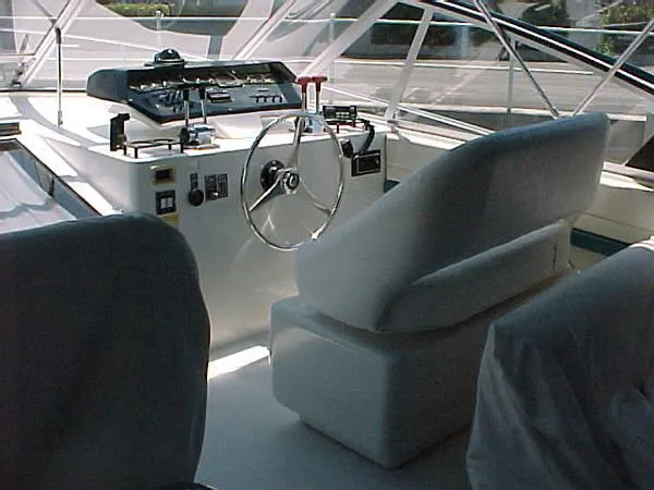 1988 Trojan 10 Meter Mid Cabin