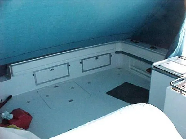 1988 Trojan 10 Meter Mid Cabin