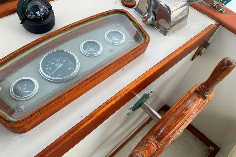 1977 CHB Tri-Cabin 34