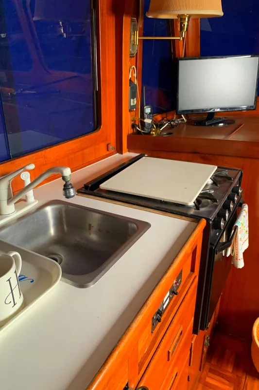 1977 CHB Tri-Cabin 34