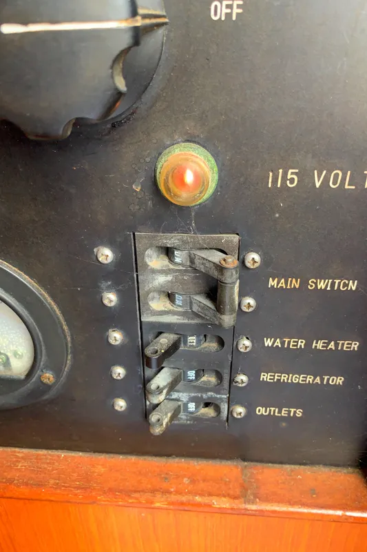 1977 CHB Tri-Cabin 34