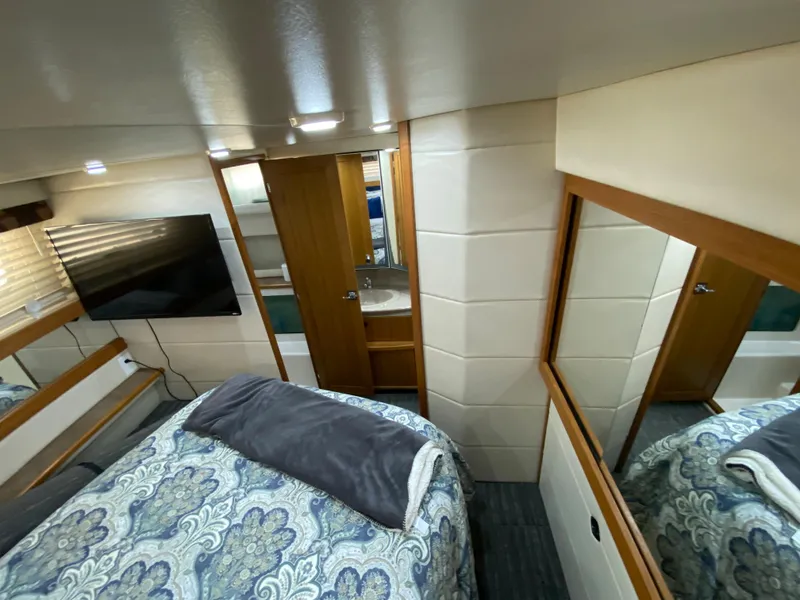Aft stateroom towards head