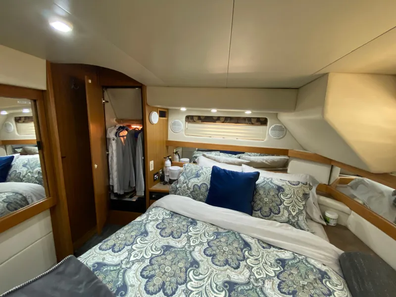 Aft stateroom closet