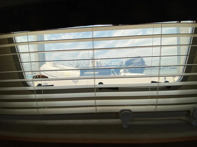 Aft window to cockpit