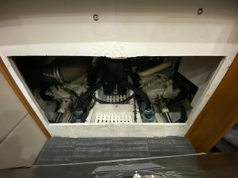 Aft stateroom engine access