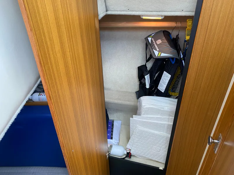 Port cabin closet