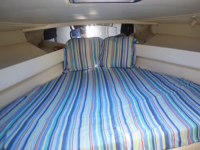 V-Berth w/ Double Bed
