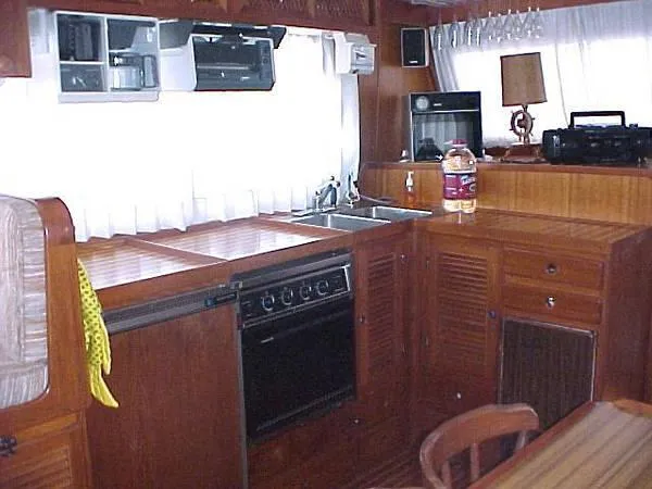 1984 SPINDRIFT / KHA SHING Cockpit motoryacht