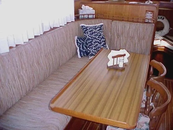Settee / Dinette
