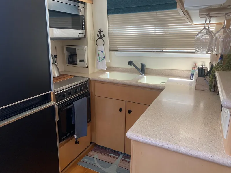1998 Carver 455 Motor Yacht