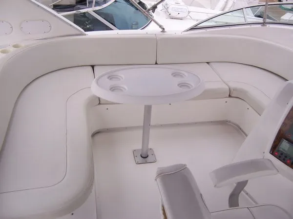 Flybridge seating and custom table