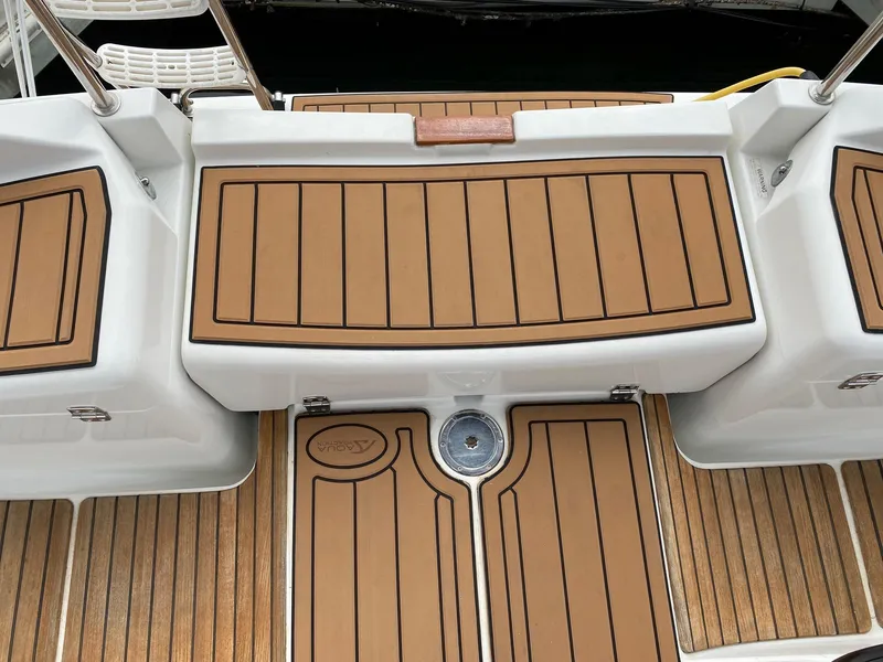 Center seat removable
