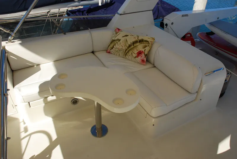 Fly-bridge seating