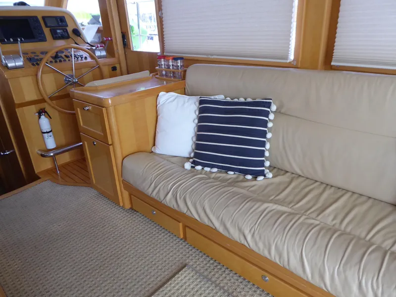 Interior to starboard