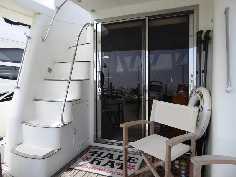 Stairs cockpit to flybridge