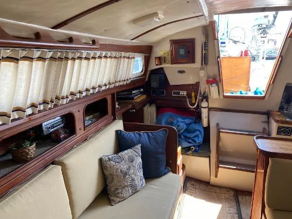 1985 Newport Sloop