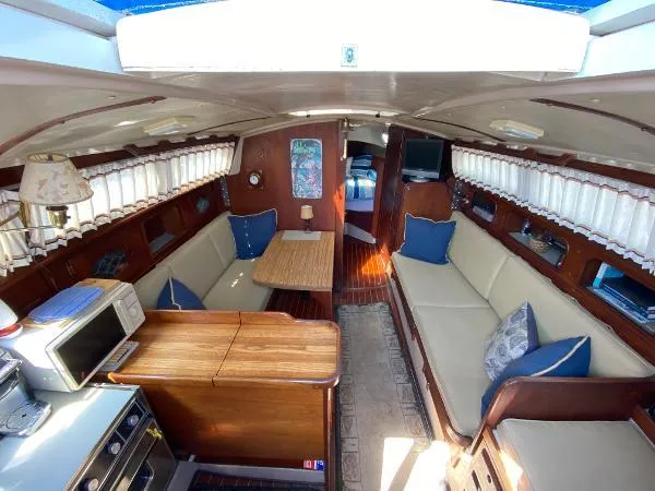 1985 Newport Sloop