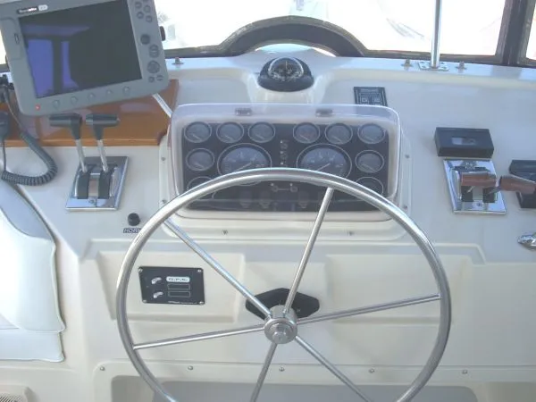 1988 PT Cockpit Motoryacht