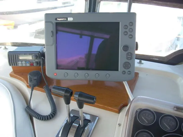 1988 PT Cockpit Motoryacht
