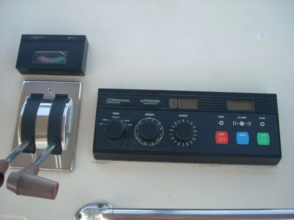 1988 PT Cockpit Motoryacht