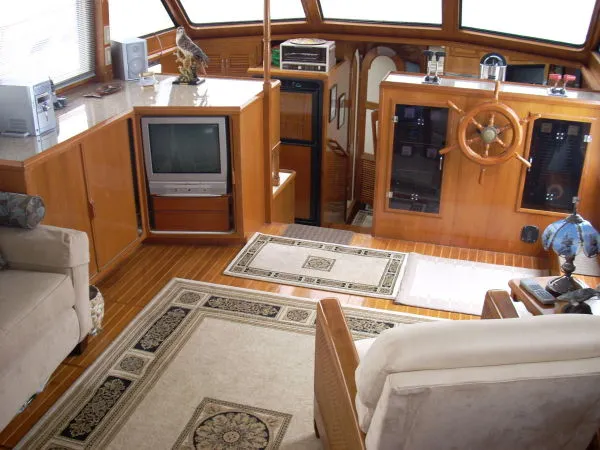 1988 PT Cockpit Motoryacht